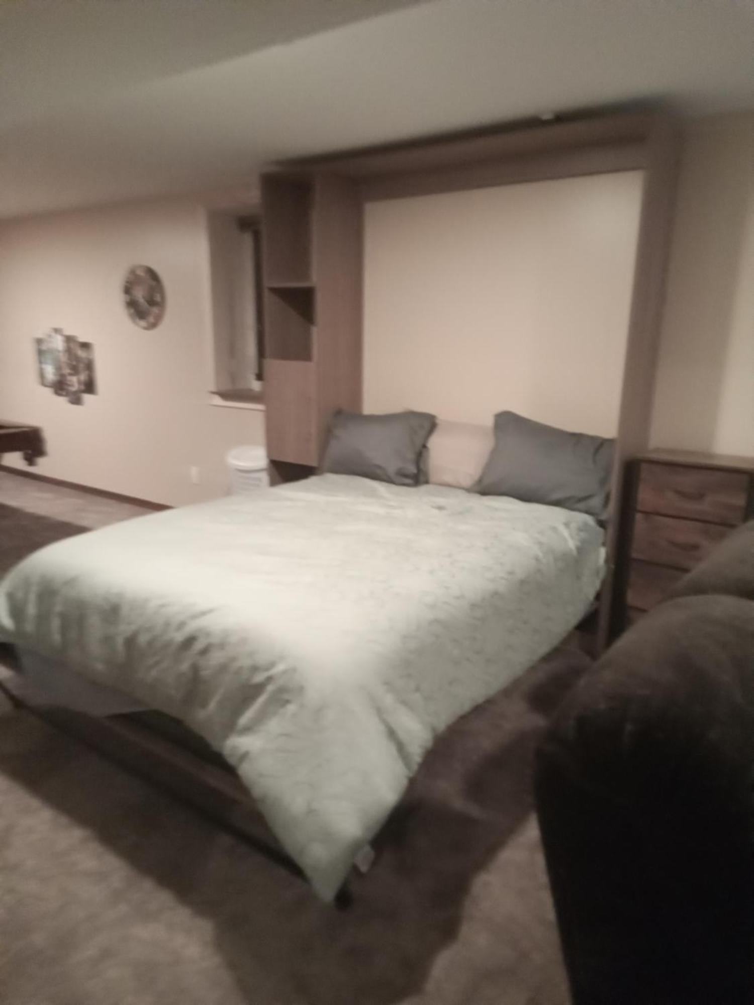 Super Suite With Sauna, Pool Table And Arcade Game 랜싱 외부 사진