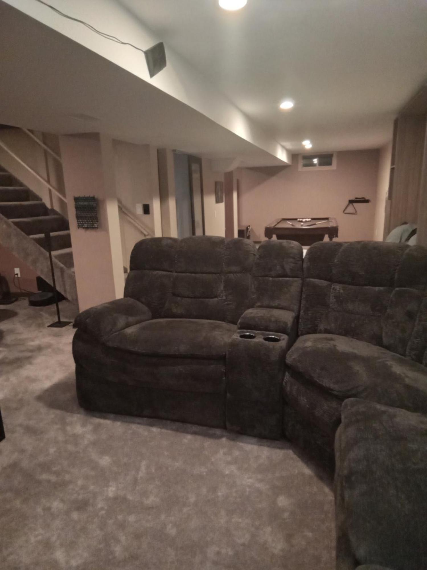 Super Suite With Sauna, Pool Table And Arcade Game 랜싱 외부 사진